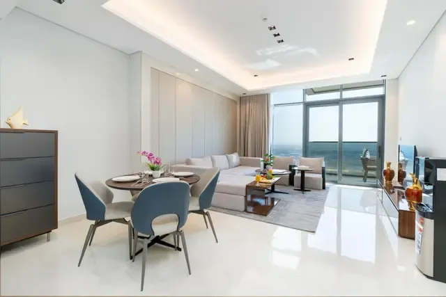 Upscale Haven 3BR | City View & King Bed, Business Bay