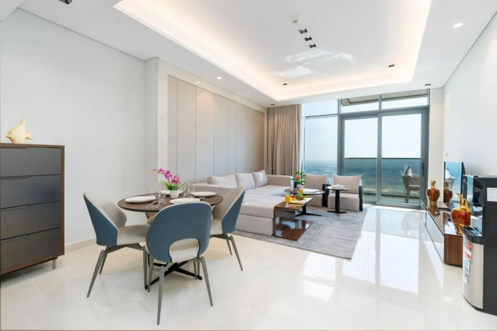 Upscale Haven 3BR | City View & King Bed, Business Bay